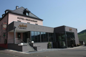 Гостиница WeinBergHotel Nalbach  Райль